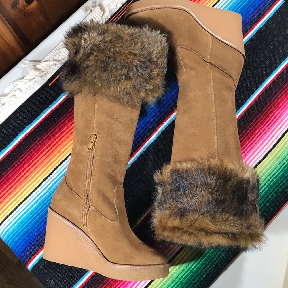 UGG Valburg Tan Suede Wedge Boot - SZ 7 NEW - Picture 7 of 9